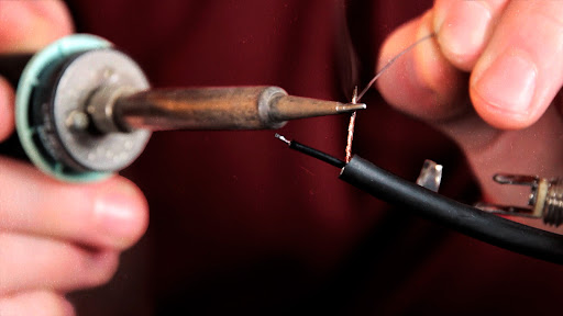 Soldering guitar cables